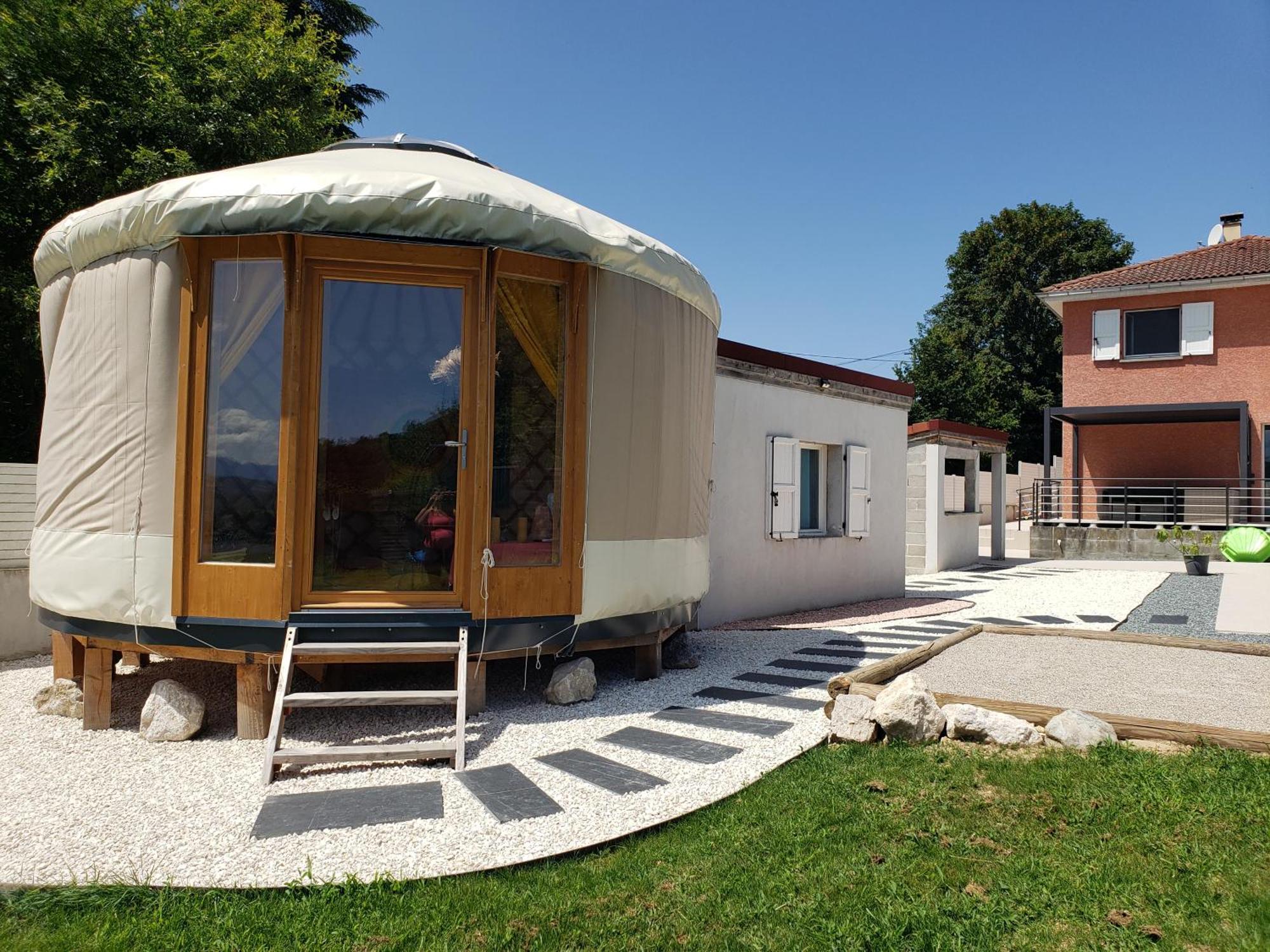 Yourte Atypique Entre Lyon Et Grenoble ! Vue Sur Les Montagnes. Nohant-en-Gracay Exterior photo